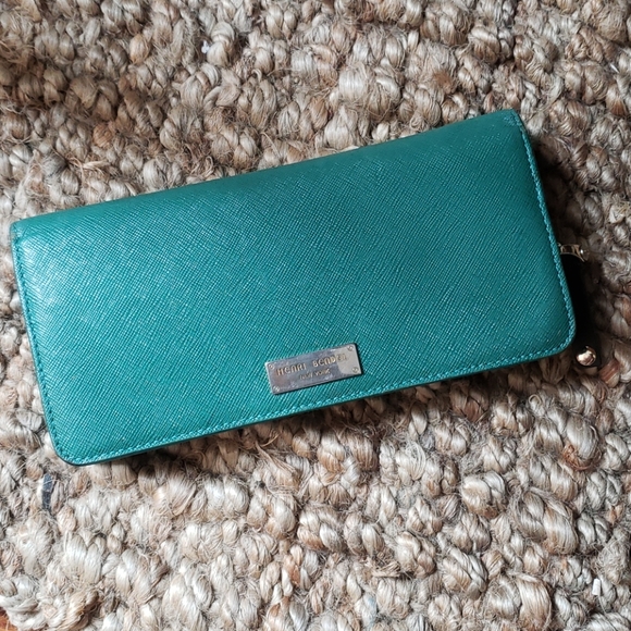 henri bendel Handbags - Henri Bendel leather wallet. Lightly used.